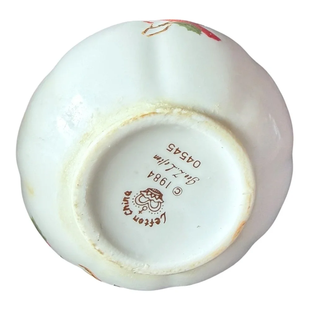 Vintage Lefton Cardinal Pitcher 04545 White Red Gold Trim‎ Holly Berry 1984